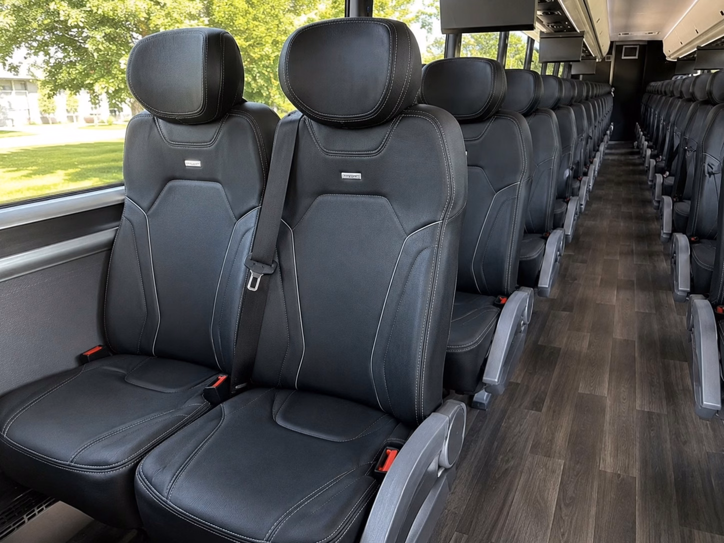 moving wedding guests to and from columbia regional airport with ease